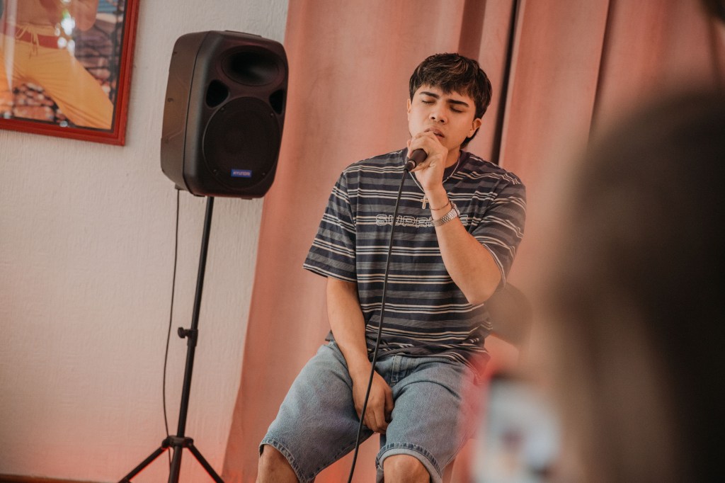 Cómo mejorar tu técnica vocal: 7 consejos de una academia de canto&nbsp;profesional